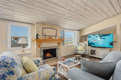 Dolphin View-Bet You Cannot Beat These Ocean Views - Pool~Beach~Restaurants