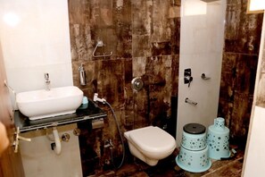 Deluxe Double Room | Bathroom - Moustache Panarpani Retreat (Pipariya)
