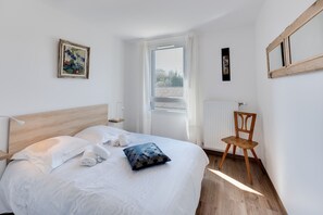 2 chambres, fer et planche à repasser, lit parapluie, Wi-Fi