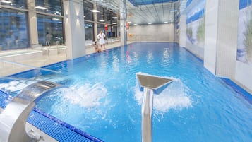 Indoor pool, lifeguards on site