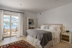 4 bedrooms, in-room safe, desk, iron/ironing board - Exclusive and private Villa, seaside in Vinisce, 30 min from Split airport (Vinišce)