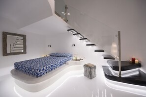 Deluxe Apartment | 2 bedrooms, iron/ironing board, free WiFi - The Luna Cavern 3 with Hot Tub Ocean (Santorini)