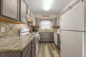 冰箱、微波炉、烤箱、炉灶