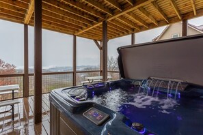 Indoor spa tub
