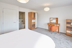 4 dormitorios, tabla de planchar con plancha, wifi gratis y ropa de cama