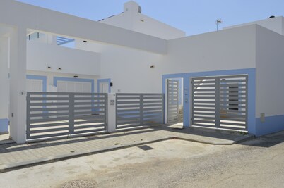 New villa 350 mtrs. from the beach, with parking lot