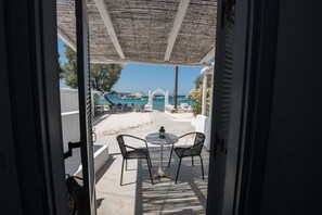 View from room - Ostria Studios & Apartments (Paros)