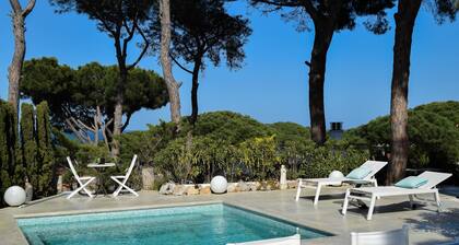 Villa avec piscine Ă 700m. de la plage. Pour 8 personnes.
