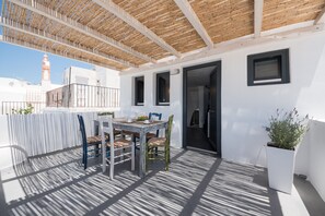 Terrace/patio - The Luna Suite with Hot Tub (Santorini)