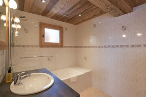 Soap, toilet paper - Chalet Jean France (Morzine)