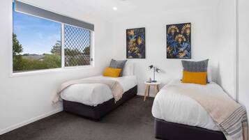 3 bedrooms, desk, iron/ironing board, WiFi