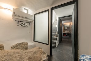 Interior entrance - Luxurious Villa The Luna Suite (Santorini)