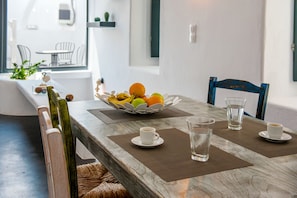 Deluxe Apartment | In-room dining