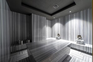 Couples treatment room(s), sauna, hot tub, steam room