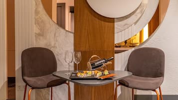 Salas de tratamientos para parejas, sauna, bañera de hidromasaje