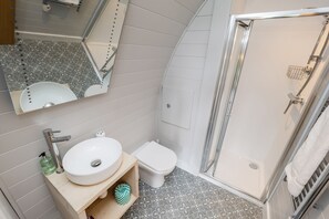 Bathroom - Swallowtail - sleeps 2 guests  in 1 bedroom (Dilham,)