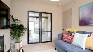 TV, fireplace, Netflix, streaming services