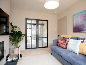 TV, fireplace, Netflix, streaming services