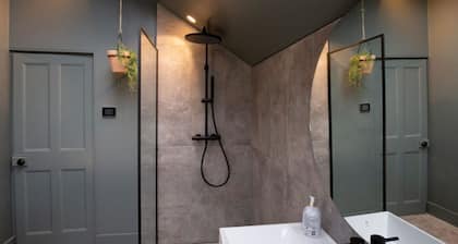 Stunning, Brand New 3BR Home - Central Oxford - Pass the Keys