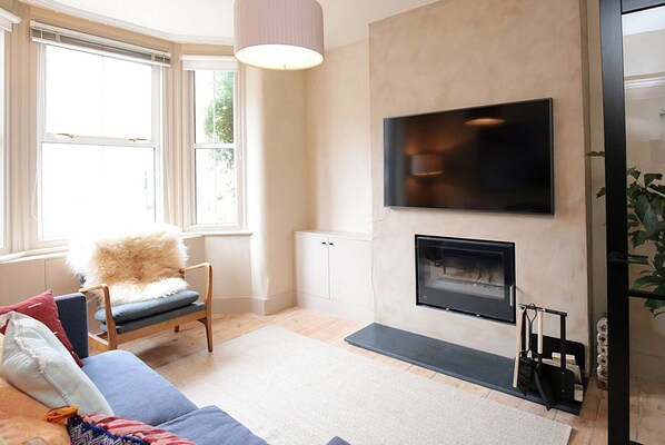 TV, fireplace, Netflix, streaming services