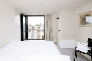 3 bedrooms, desk, iron/ironing board, travel cot