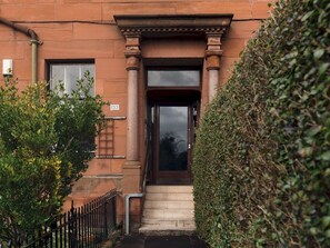 Exterior detail - Beautiful, traditional 2 bed flat with free parking - Pass the Keys (Glasgow)