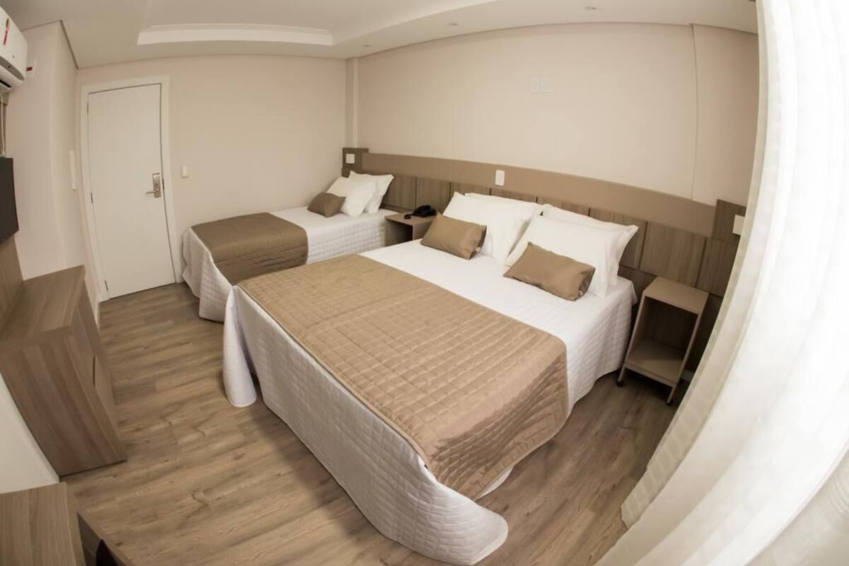 Phòng 3 | Minibar, bàn, truy cập Internet không dây miễn phí, bộ trải giường 
