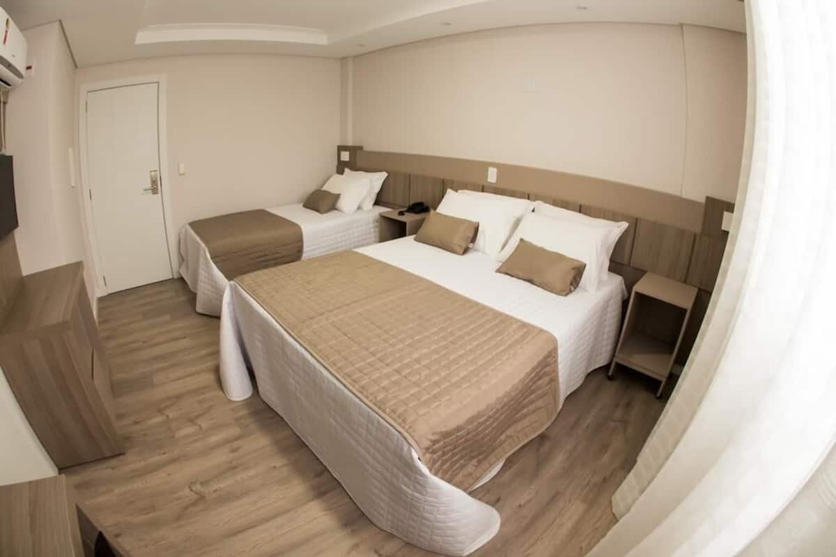 Habitación triple | 1 dormitorio, minibar, escritorio y wifi gratis