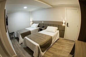 Habitación de lujo con 2 camas individuales | Minibar, escritorio, wifi gratis y ropa de cama 