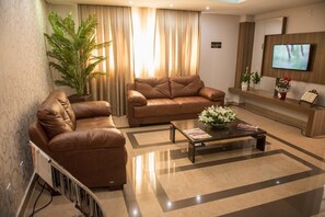 Coin salon dans le hall