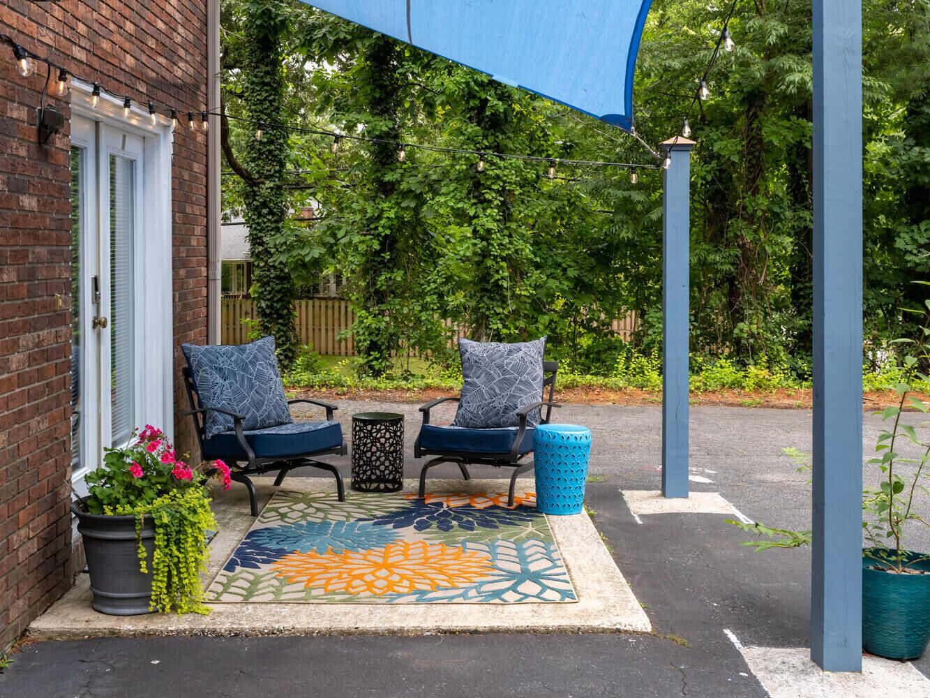 Beautiful condominium - 7 minute walk to downtown Hendersonville.