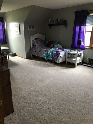 4 bedrooms, free WiFi, bed sheets