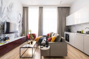 Apartamento urbano | Sala de estar | TV de tela plana 32 polegadas com canais a cabo, TV