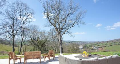 3 bedroom accommodation in Butterleigh, near Tiverton