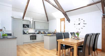 3 bedroom accommodation in Butterleigh, near Tiverton