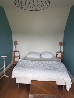 2 bedrooms, iron/ironing board
