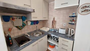 Monolocale, 1 letto matrimoniale | Cucina privata | Frigorifero, piano cottura, bollitore elettrico