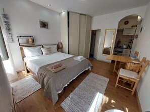Studio, 1 Double Bed | Living area | 80-cm flat-screen TV with satellite channels - Studio Butterfly (Rovinj)