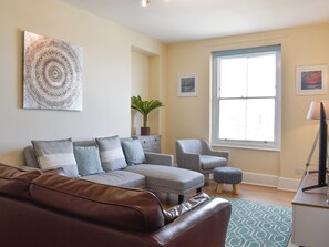 Living area - 2 bedroom accommodation in Ilfracombe (Ilfracombe)