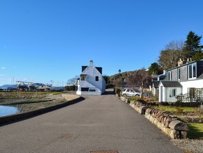 Unclassified image, 4 of 18, button