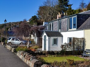 Unclassified image, 5 of 18, button