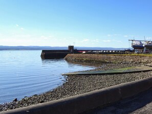 Unclassified image, 2 of 18, button