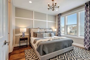 4 bedrooms, iron/ironing board, WiFi, bed sheets