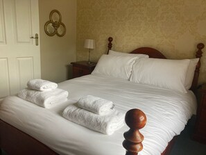 3 quartos, Wi-Fi de cortesia, roupa de cama