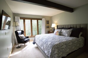 6 bedrooms, in-room safe, iron/ironing board, free WiFi
