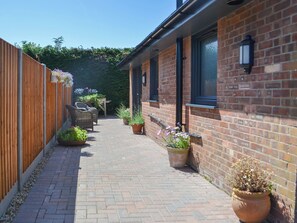 Terrace/patio - The Old Rectory Lodge (Tothill, near Louth)