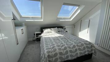 3 bedrooms, desk, iron/ironing board, free WiFi