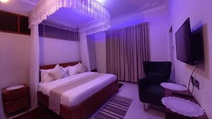 Deluxe Double Room - Fort Heights Homestay (Fort Portal)