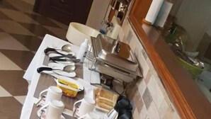 Breakfast buffet - Fort Heights Homestay (Fort Portal)