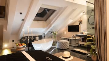 Romantic Double Room, 1 King Bed, Bathtub (on the 4th floor) | Premium bedding, memory foam beds, in-room safe, individually decorated